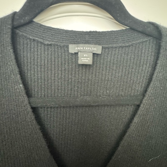 Ann Taylor Black PEARLIZED BUTTON CUFF V-NECK SWEATER DRESS - Size XS - Picture 8 of 14